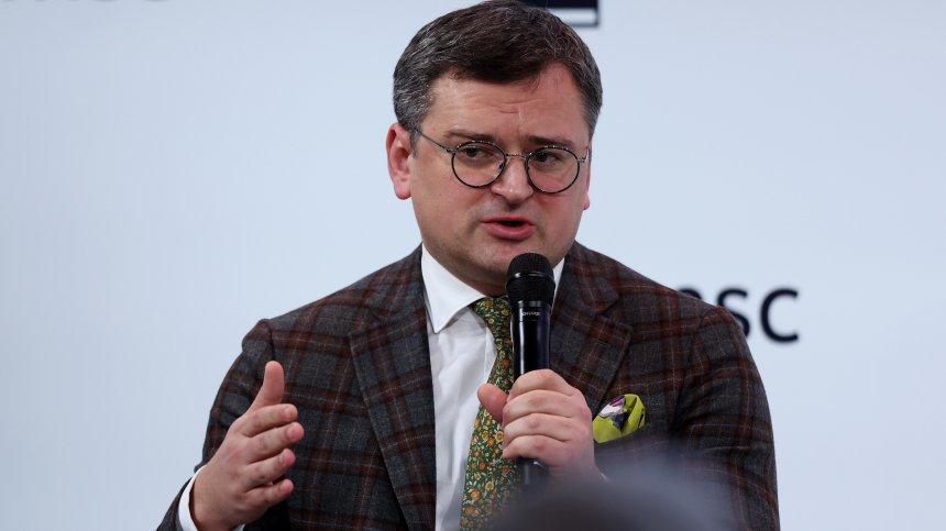 Кулеба: Посещението на Байдън в Киев сигнализира на Русия, че не плаши никого