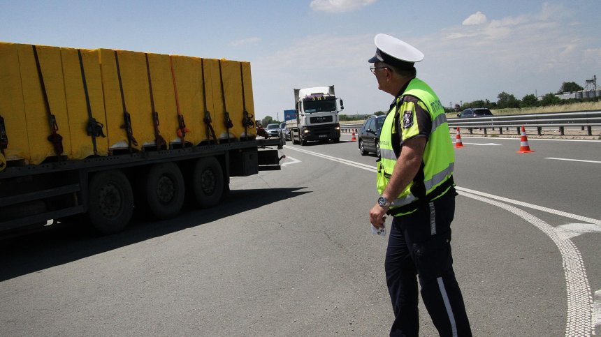 Промени в движението през уикенда: Спират камионите над 12 тона по ключови пътища