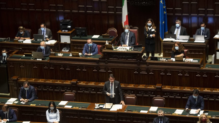 Скандално: Италиански политици взимали помощи за коронакризата