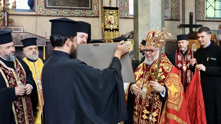 С водосвет и молебен: Митрополит Киприан отбеляза имения си ден