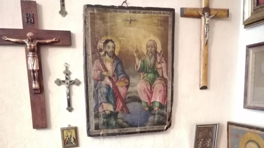 29 икони, старинни монети и Евангелие: ГДБОП с находка в дома на харманлиец (+СНИМКИ)