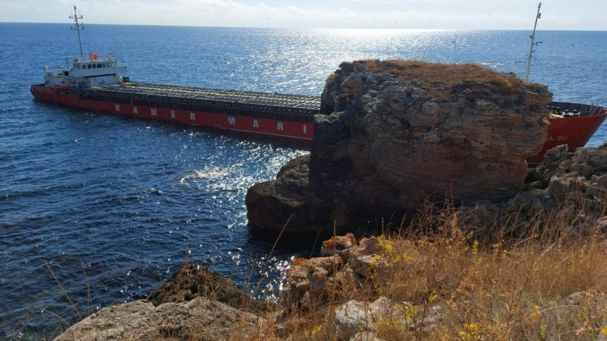 Министър Христо Александров: Някой е проспал инцидента със заседналия кораб