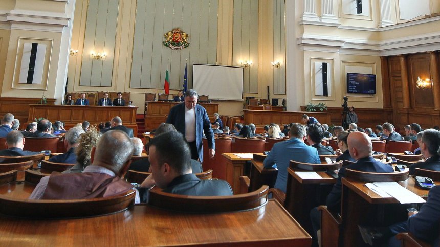 Депутатите решиха: До месец сменят членовете на КЗК