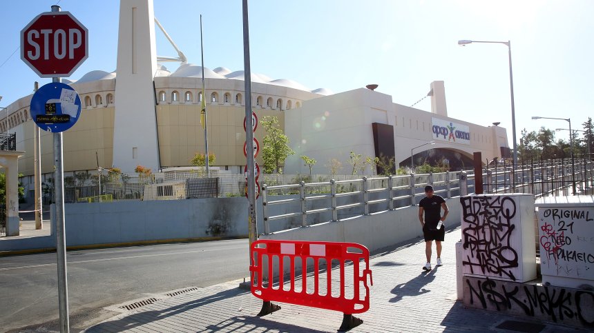 Футболен фен загина след като го намушкаха на мач в Атина