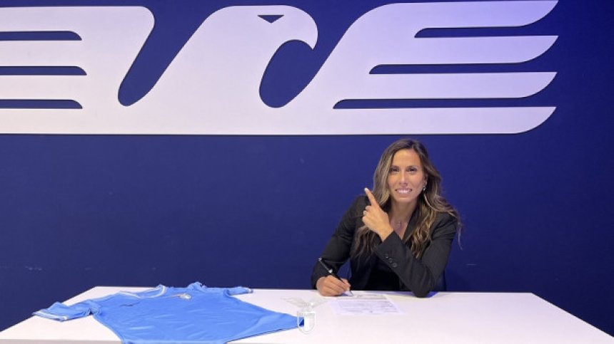 Футболистката Евдокия Попадинова подписа договор с "Лацио"