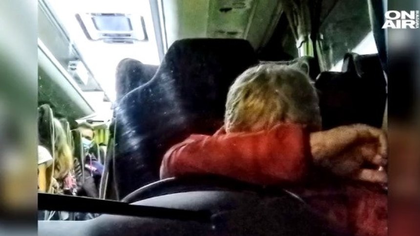 Кошмар в автобус: Шофьор управлява полузаспал от морето до София