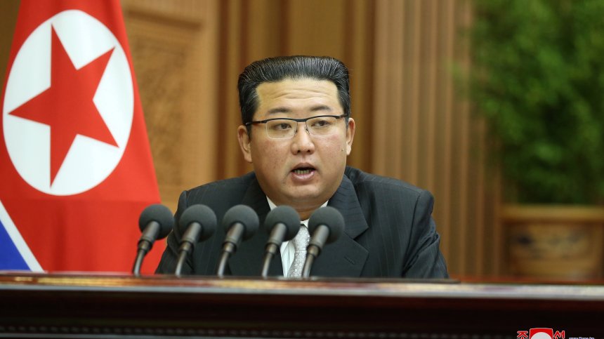 Ким Чен Ун със сълзи на очи моли жените в Северна Корея да раждат деца (+ВИДЕО)