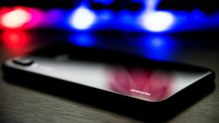 Huawei започва да предлага операционната си система