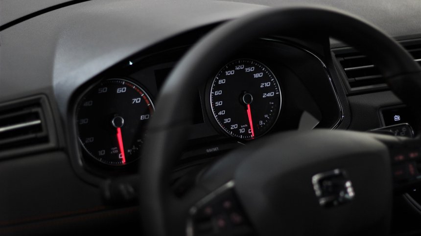 Данъчните погват автокъщите