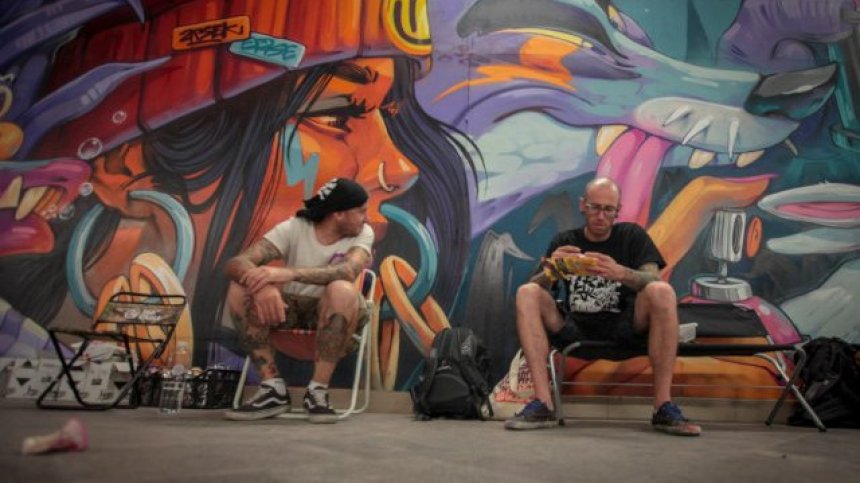 Художници преобразиха подлеза на Централната автогара в София (+Снимки)