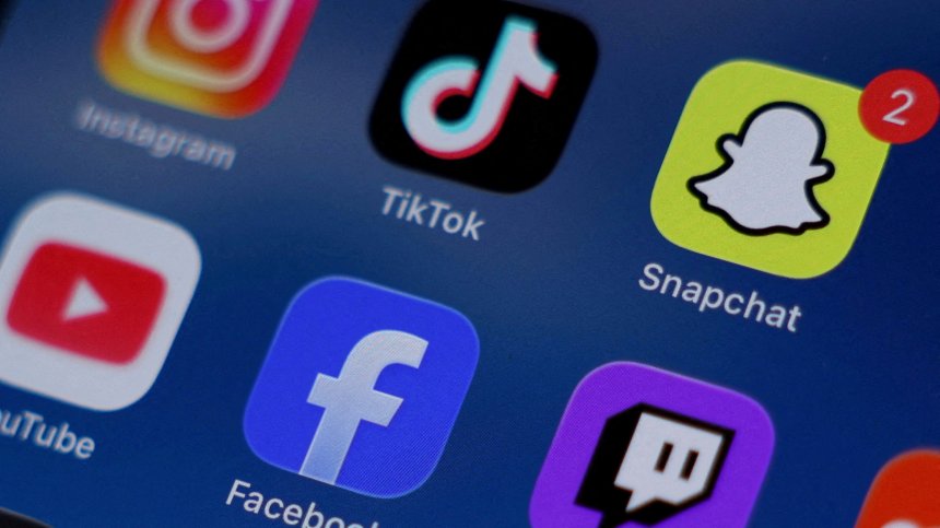 Шести в света сме по прекарано време в социалните мрежи: TikTok лишава младите от критично мислене
