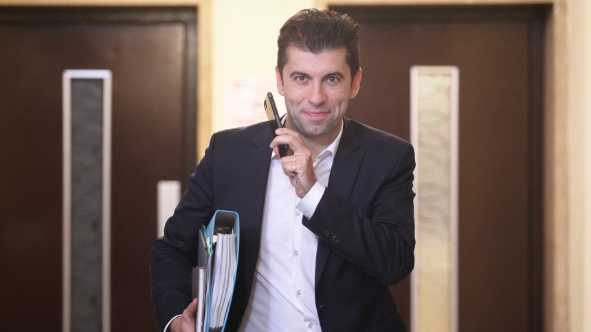 НА ЖИВО: Министър Кирил Петков отговаря на вашите въпроси