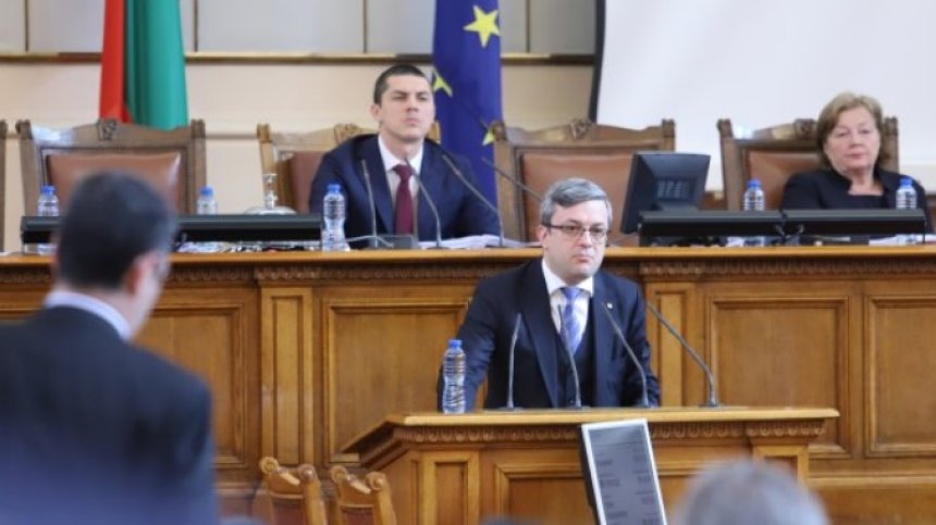 Опозицията за мерките: Втора стъпка към финансовата криза