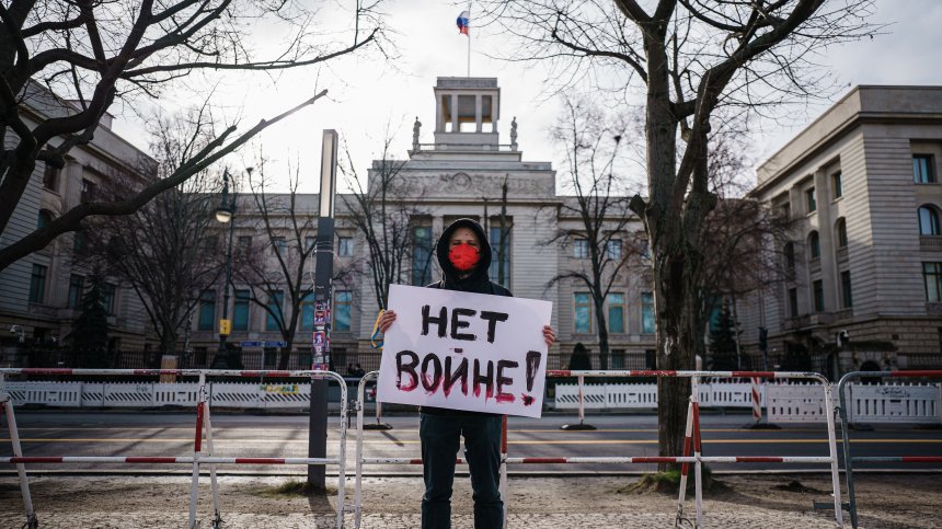 Германските власти възнамеряват да изгонят от страната до 100 руски дипломати