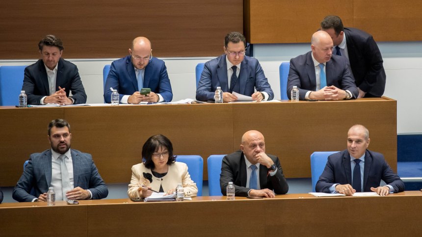 Желязков, вицепремиерите и министрите отговарят на въпроси в НС