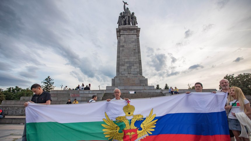 Паметникът на Съветската армия остава на място, изчезна документацията за монумента