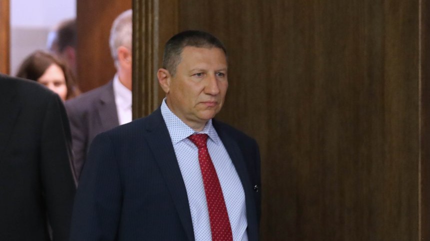 Конституционна криза и спорове около мандата на Борислав Сарафов