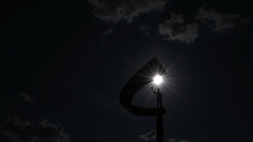 "Огнен пръстен" около Луната - милиони наблюдаваха слънчевото затъмнение