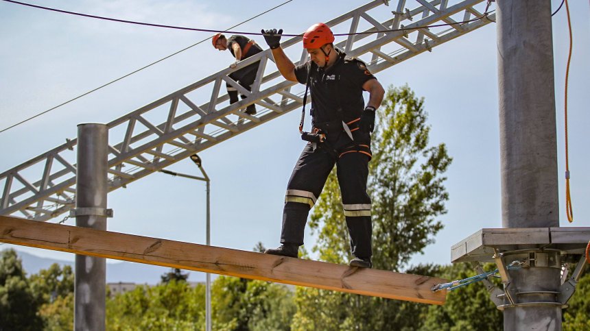 Пожарникарите ни работят с негодни облекла, МВР не им осигурява адекватна защита