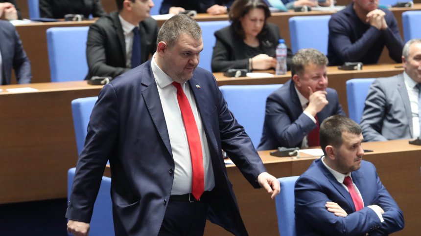 Пеевски застана зад Борисов: Едно министерство има ГЕРБ, защо да им го отнемат ПП-ДБ?