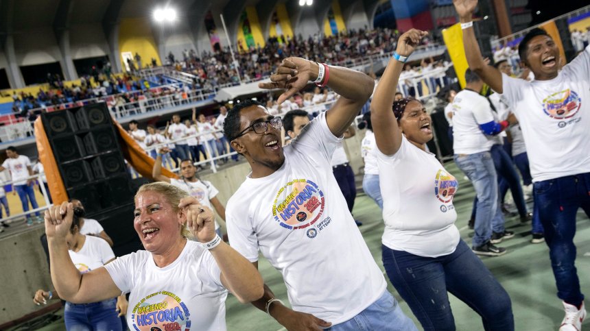Огнени ритми: Хиляди във Венецуела танцуваха салса в опит за рекорд на Гинес