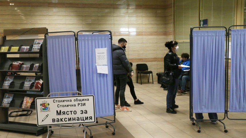 Над 95 000 дози ваксина са поставени за 7 месеца в пунктовете на Столичната община