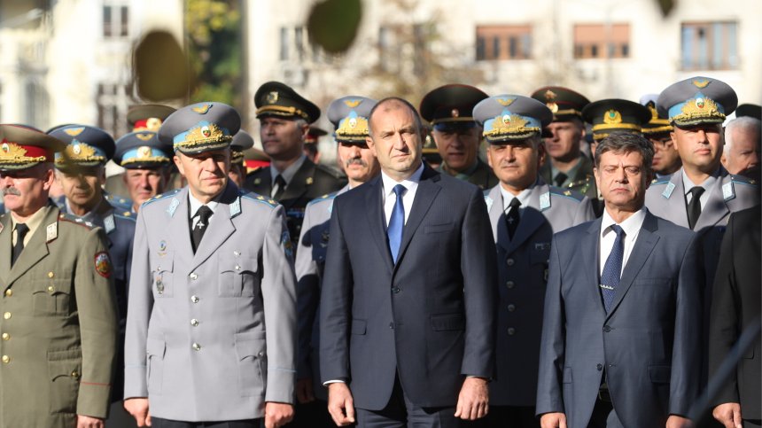 Президентът Радев на празника на авиацията и ВСС	