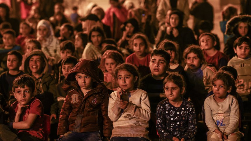 81 деца са "ничиите" деца след земетресенията в Турция и Сирия, засегнати са 5000 непълнолетни