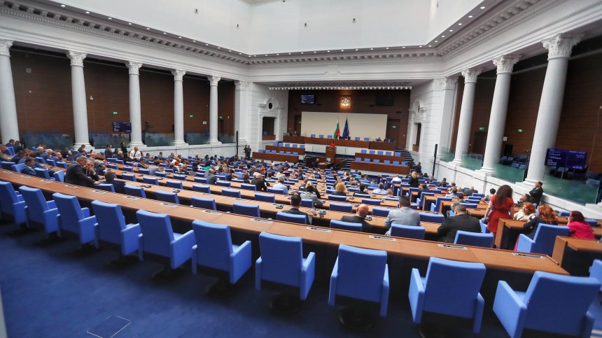 Депутатите ограничиха президента - как ще се избира служебен премиер?