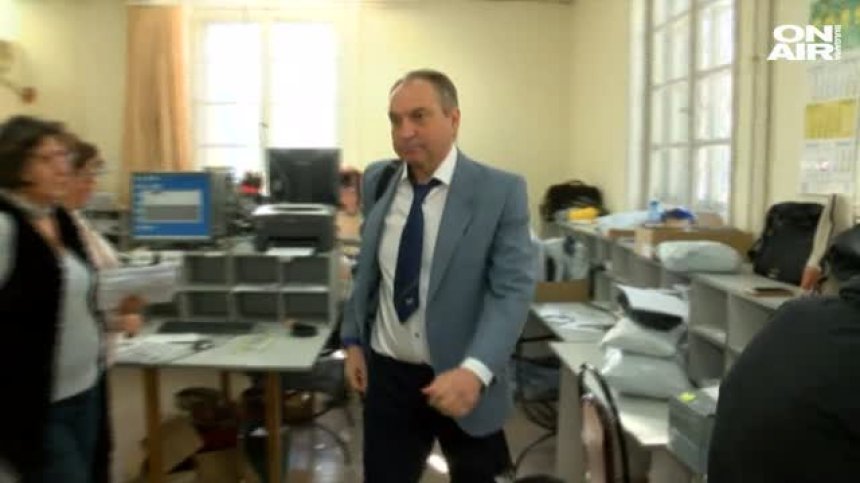 Кой пише хартиени писма