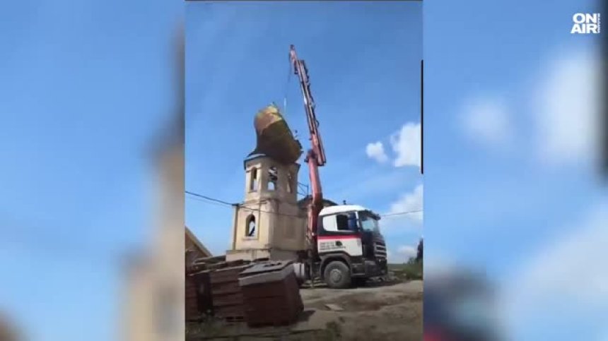 Кран изпусна купола на 169-годишна църква в Голема Раковица (+ВИДЕО)
