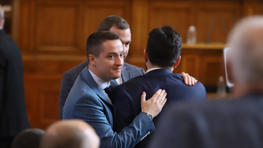 Явор Божанков: Огорчен съм от Радев, мафията атакува НС