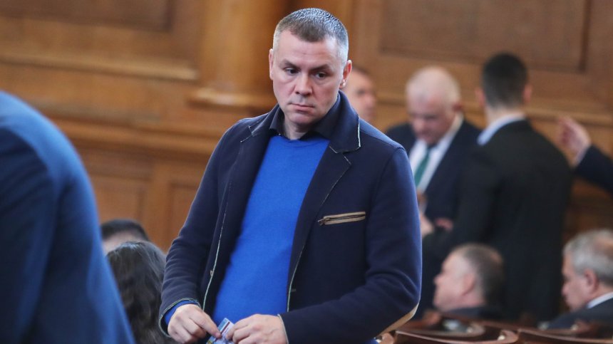 В последните си дни 48-ото НС провежда извънредно заседание