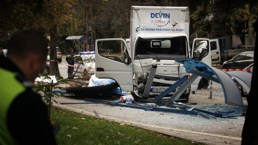 Поне една глоба за скорост и 7 наказания за дребни нарушения има шофьорът, убил 19-годишното момиче