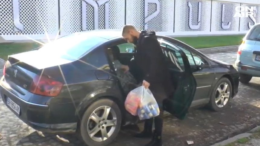 Собственици на затворени заведения с подаръци за хората с умствена изостаналост