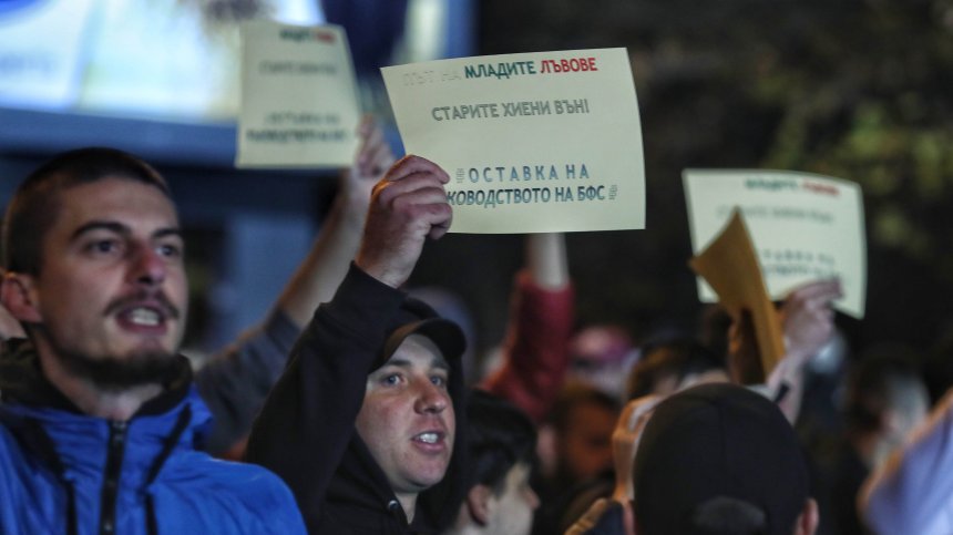 ЦСКА към Михайлов, Лечков и Костадинов: Оставка! Опасни сте за обществото, на дъното сте