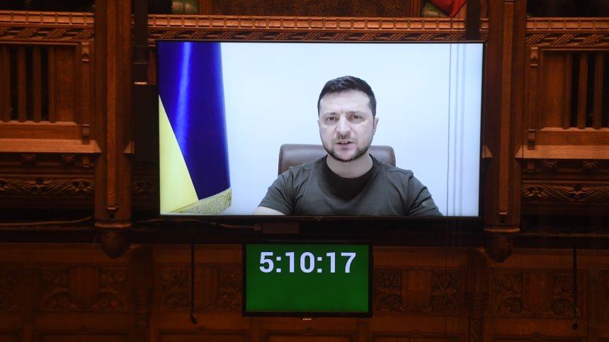 Зеленски като Чърчил и Шекспир: Няма да се предадем, въпросът да бъдем или да не бъдем