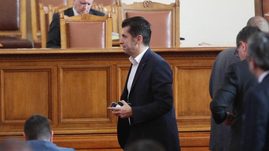 Петков: Няма да предложим правителство, ако се върнат хартиените бюлетини