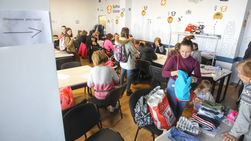 Дариха продукти от първа необходимост на пострадалите от войната украинци у нас