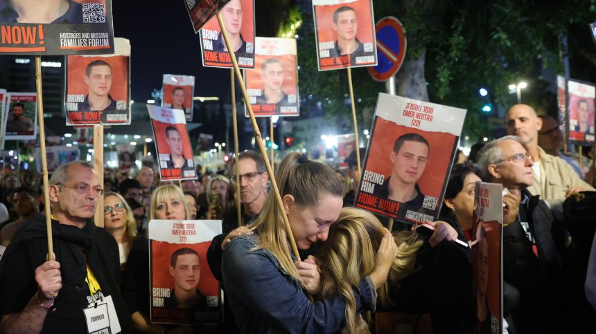 Стотици хора в Тел Авив призоваха за край на войната и оставка на Нетаняху