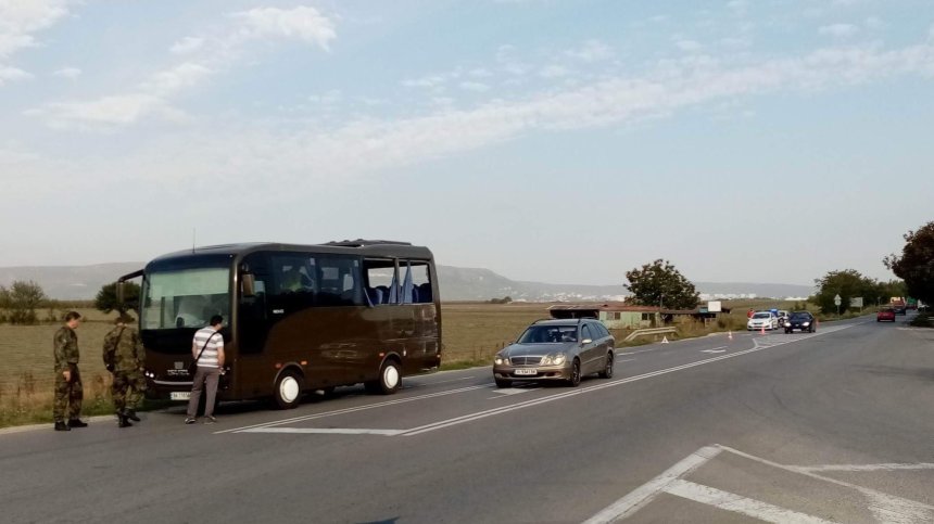 ТИР удари военен автобус край Шумен, двама са ранени