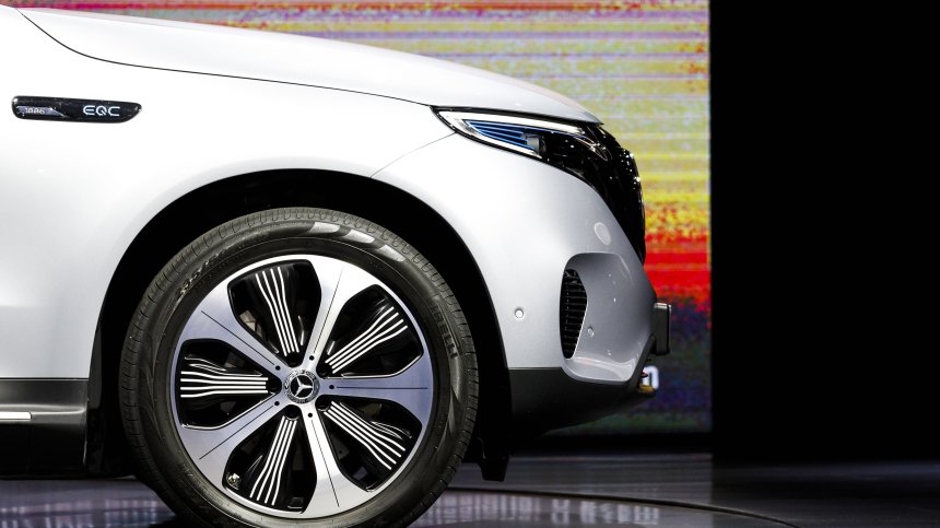 Заводи на Mercedes и Stellantis спират работа заради слабо търсене на&nbsp;електромобили