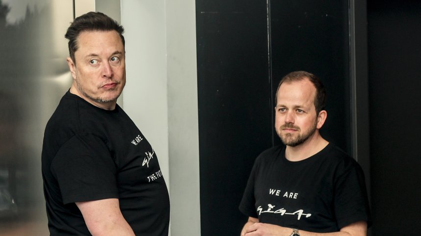 Изкуственият интелект на Мъск изостава от битката с конкурентите