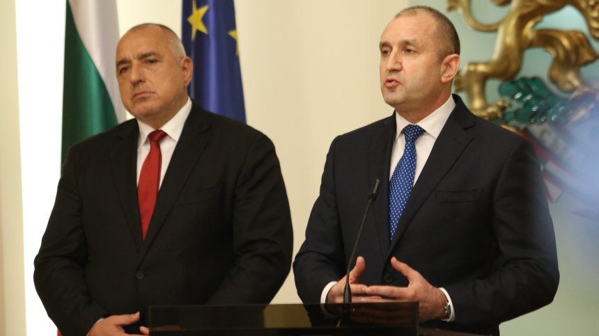 Словесни престрелки: Радев и Борисов с критики към властта и помежду си