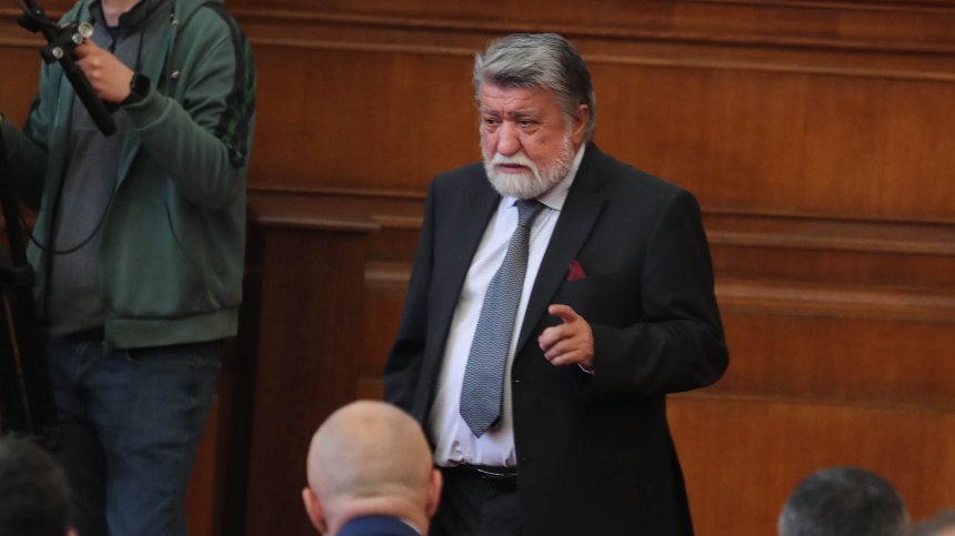 Гласуват оставката на Вежди Рашидов най-рано през септември
