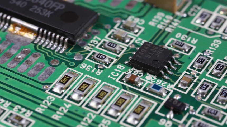 САЩ планират спиране на износа на чипове и смартфони за Русия