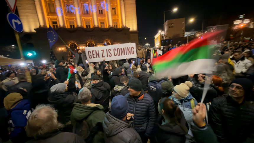 Хиляди излязоха на мирни протести в цяла България (ВИДЕО)