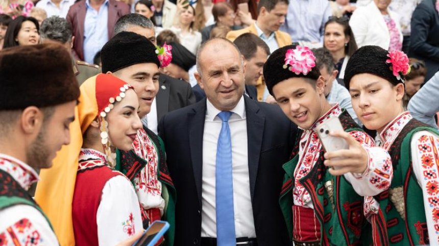 Казанлък - там, където розата привлича хиляди хора от цял свят. Радев: Символ на идентичност