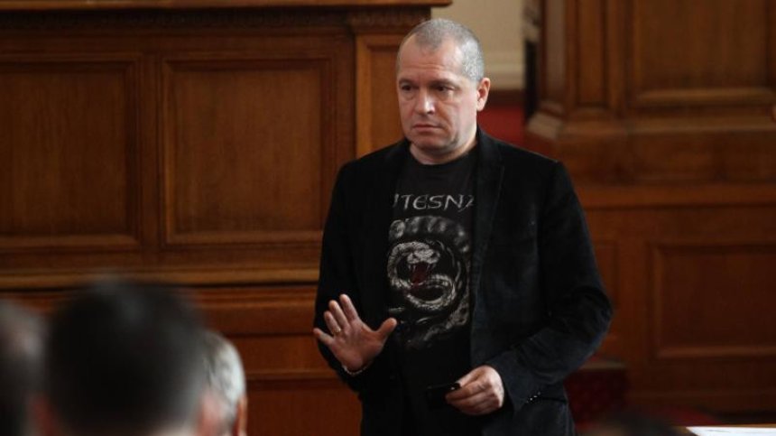 Класната учителка на Тошко Йорданов в НГДЕК: Позорно е! Отказвам се от него