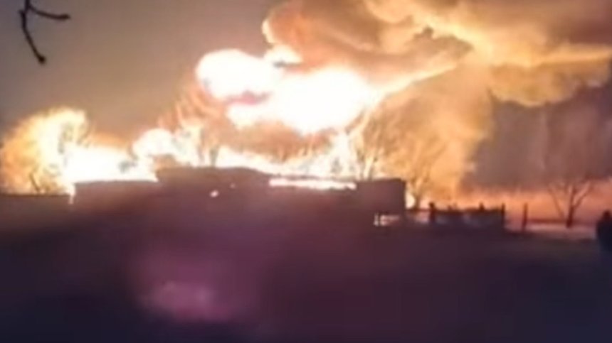 Самолет се разби в руския Кубан, районът избухна в пламъци (+ВИДЕО)